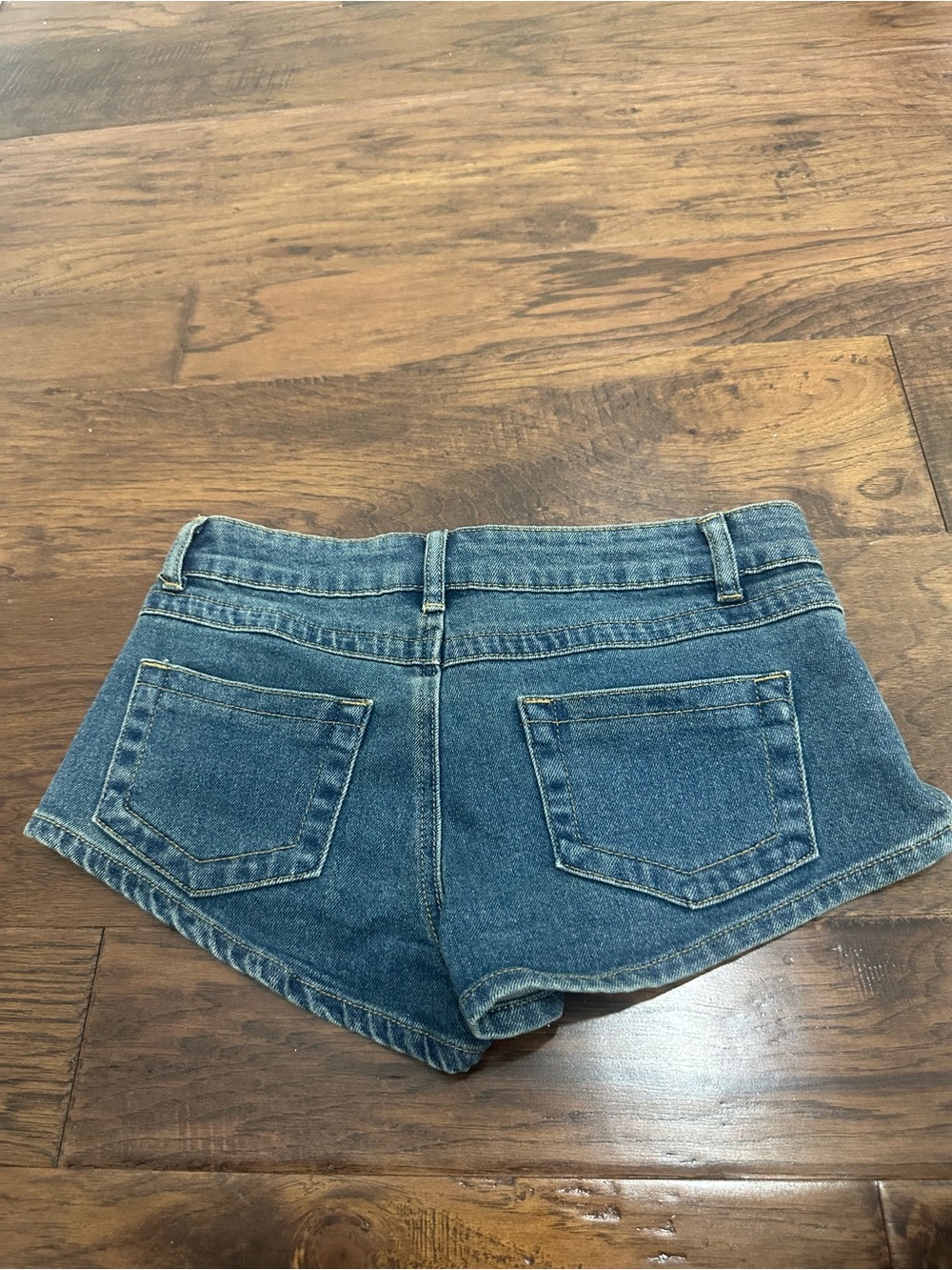 Edikted Women's Low-Rise Denim Shorts - Blue - Picture 4 of 4